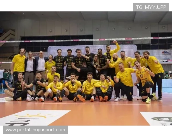 波兰卢布林德比战：客场球迷热烈，卫冕冠军展现底蕴控制比赛节奏