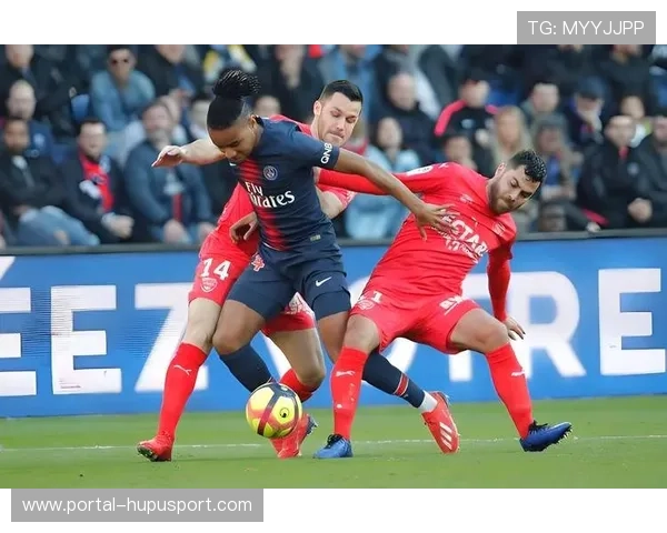 摩纳哥被迫启用19岁后腰班巴上演欧战首秀，年轻球员紧急补缺